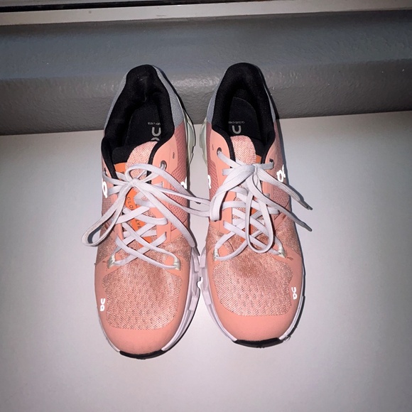 SIZE 10 | On Cloud Flyer 4 - Picture 2 of 8